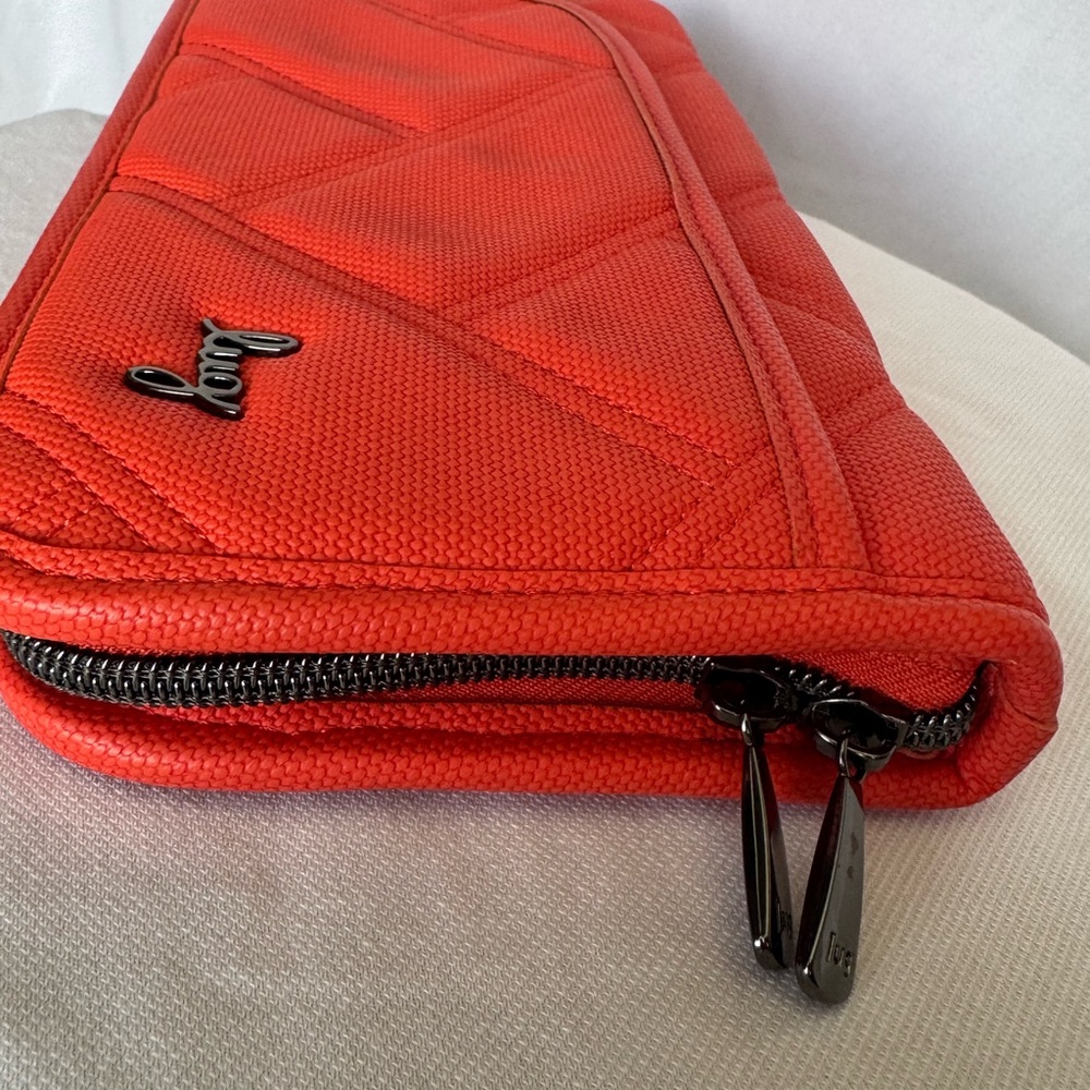 🧡✈️ Lug Tango Matte Lux VL Travel Wallet EUC